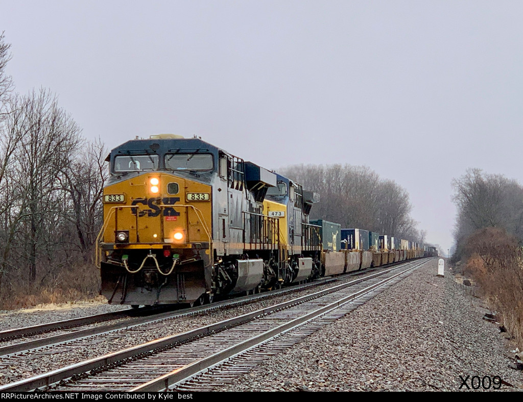 CSX 833 on X009